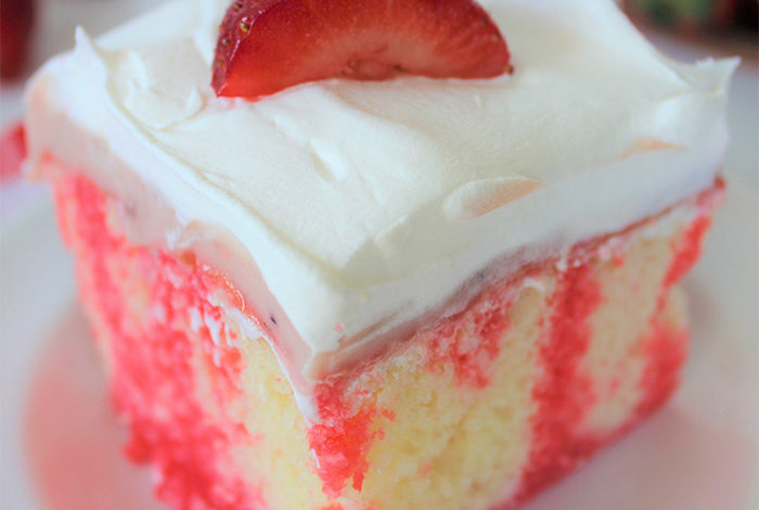 💛 Strawberry Cheesecake Poke Cake 🍄 - 🌺 Lynn Blog - Journey In My Kitchen
